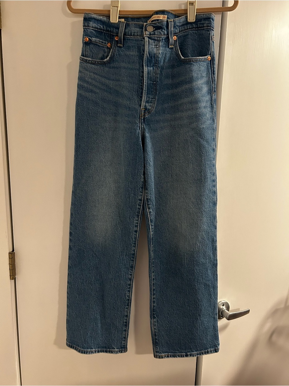 Levi’s Women’s Ribcage Ankle Jeans